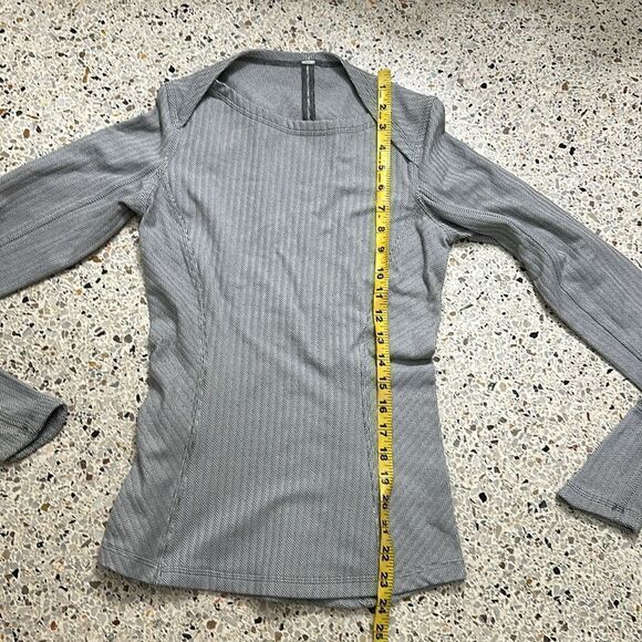 Lululemon grey gray herringbone long sleeve thumb hole pullover shirt top 4 - Picture 6 of 6